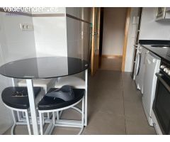 Apartamento en La Guindalera en urbanización con piscina y amplia zona verde.