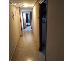 Piso de tres habitaciones, para entrar a vivir. Sin ascensor.