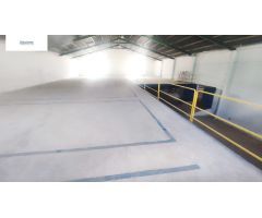 NAVE JUNTO A CARRETERA NACIONAL 430 - BARRAX