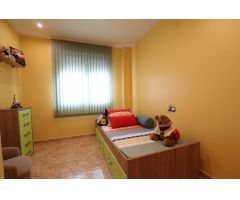 APARTAMENTO EN EL CENTRO DE TORREVIEJA FRENTE A LA PLAZA ABASTOS.