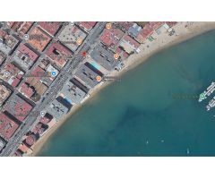 MAGNÍFICA VIVIENDA EN PRIMERA LÍNEA DE PLAYA CON TERRAZA Y GARAJE PRIVADO