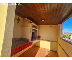 AMPLIA VIVIENDA UNIFAMILIAR CON SOLÁRIUM, BARBACOA Y GRAN ESPACIO DE APARCAMIENTO