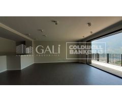 Dúplex de alto estanding de 4 habitaciones con acceso a gimnasio, piscina y jacuzzi