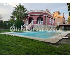 CHALET CON 3 HABITACIONES, PISCINA Y JARDÍN