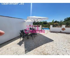 VENDER O ALQUILER DE LARGA TEMPORADA. MAGNIFICO CHALETS CON PISCINA EN ALCOLEA!!!