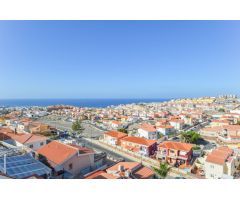 Coqueto apartamento con preciosas vistas al mar y a toda Loma Dos