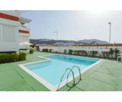 Apartamento con terraza soleada y vistas al mar en Puerto Rico