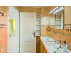 Encantador dúplex de 2 dormitorios con vistas al mar en Loma Dos
