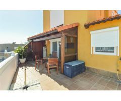 Encantador dúplex de 2 dormitorios con vistas al mar en Loma Dos