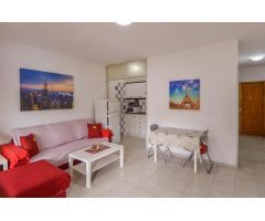 Apartamento con terraza y vistas a la piscina en el CC. El Yumbo
