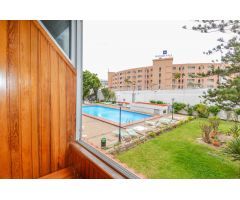 Apartamento con terraza y vistas a la piscina en el CC. El Yumbo