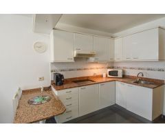Apartamento de 2 dormitorios con vistas al mar en Amadores