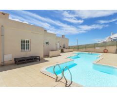 Apartamento de 2 dormitorios con vistas al mar en Amadores