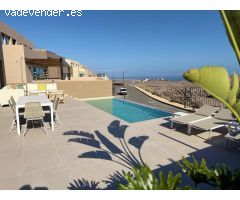 Villa de lujo de 3 dormitorios con piscina y vistas de encanto al mar en Salobre Golf