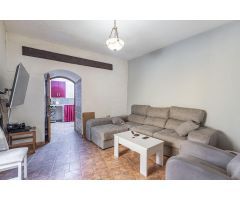 Bonita casa cueva con garaje en pleno centro de Guadix.