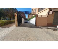 Parking en Zona Zaidín -junto  polideportivo Nuñez Blanca;entre palacio de deportes y Serrallo Plaza