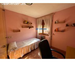 Piso de tres dormitorios con plaza de parking