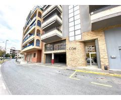SOL8VIDAL VENDE garaje en edificio de lujo en la redonda de la avenida Duque de Tamames.