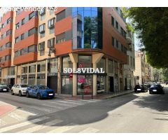 ¡OPORTUNIDAD EN PLENO CENTRO DE ORIHUELA! Se alquila local comercial de 115 m²