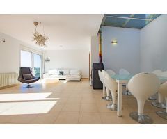 Casa con carácter, vistas a la montaña y piscina privada en Olivella