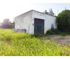 Casa, nave y parcela de 2.716 M2 a pocos metros de la carretera y de la A-49.