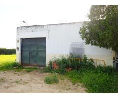 Casa, nave y parcela de 2.716 M2 a pocos metros de la carretera y de la A-49.