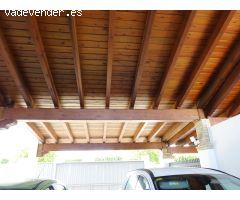 Chalet independiente con piscina privada, club social y 4 plazas de parking.