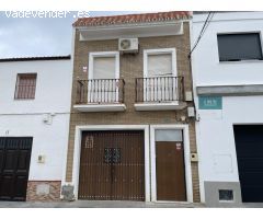 Casa en venta en Los Palacios, Calle Antonio Gala – Junto a la Plaza de las Flores