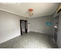 Casa en venta en Los Palacios, Calle Antonio Gala – Junto a la Plaza de las Flores