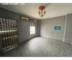 Casa en venta en Los Palacios, junto a Barriada Las Flores