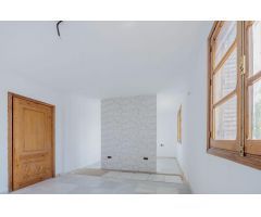 Oportunidad Única en Palomares del Río: Chalet con Gran Potencial
