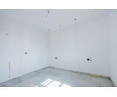 Oportunidad Única en Palomares del Río: Chalet con Gran Potencial