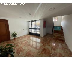 Piso luminoso con terraza y vistas despejadas en Calle Arroyo (Sevilla)