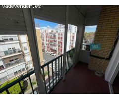 Piso luminoso con terraza y vistas despejadas en Calle Arroyo (Sevilla)