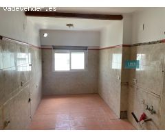 ¡Gran oportunidad en Pino Montano! Piso con ascensor y muchas posibilidades