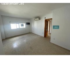 ¡Gran oportunidad en Pino Montano! Piso con ascensor y muchas posibilidades