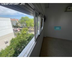 ¡Gran oportunidad en Pino Montano! Piso con ascensor y muchas posibilidades