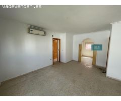 ¡Gran oportunidad en Pino Montano! Piso con ascensor y muchas posibilidades