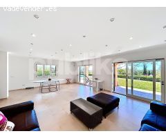 Confortable Villa con gran jardín y piscina privada lista para el verano