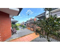 Chalet pareado con jardin, terraza y garaje cerrado en urbanización