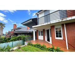Chalet pareado con jardin, terraza y garaje cerrado en urbanización