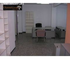 SE ALQUILA ENTRESUELO PARA OFICINA