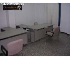 SE ALQUILA ENTRESUELO PARA OFICINA