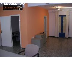 SE ALQUILA ENTRESUELO PARA OFICINA