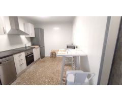 SE ALQUILA APARTAMENTO JULIO Y AGOSTO,  JUNTO AL MAR !!!!!!