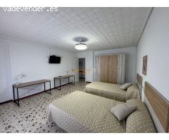 SE ALQUILAN HABITACIONES A 10 MIN DEL CEU