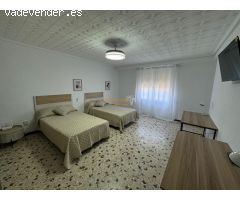SE ALQUILAN HABITACIONES A 10 MIN DEL CEU