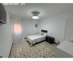 SE ALQUILAN HABITACIONES A 10 MIN DEL CEU
