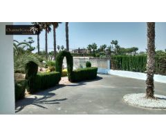 SE ALQUILA  CHALET CON INMEJORABLES INSTALACIONES EN ZONA PRÓXIMA A ELCHE