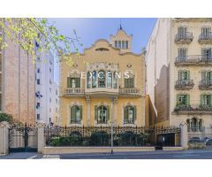 Ático único con torreón y terrazas en finca modernista en Barcelona